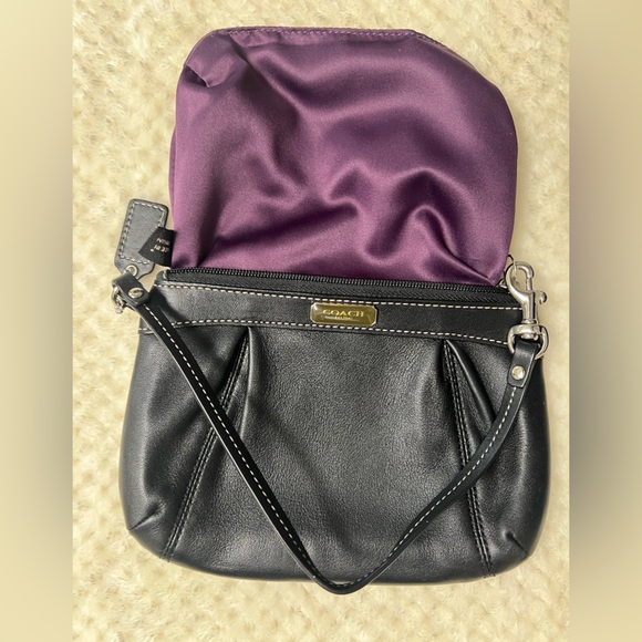 🩷Coach Bags Coach
Wristlet💚🩷💚 - Picture 6 of 11